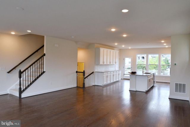 43229 CLARENDON SQ, Ashburn, VA 20148