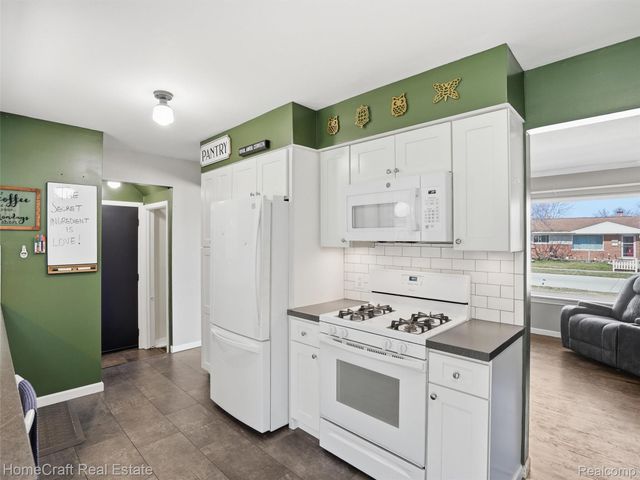 32463 STEINHAUER Street, Westland, MI 48186