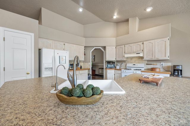 6501 Outlook Dr, Boise, ID 83714