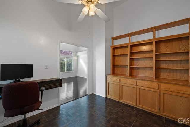 8512 Shoal Court, Bakersfield, CA 93312