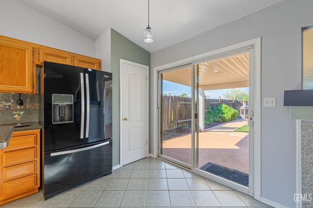 8512 Shoal Court, Bakersfield, CA 93312