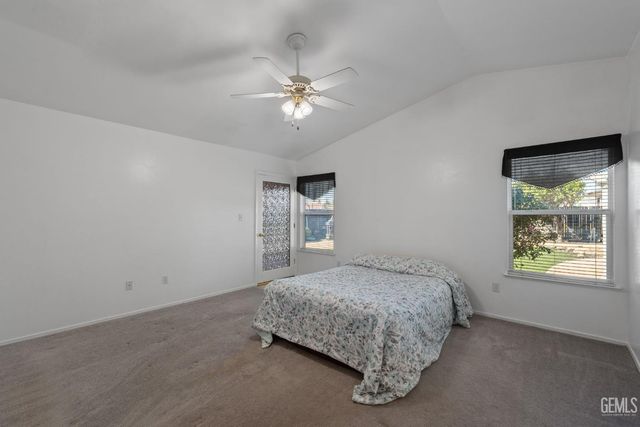 8512 Shoal Court, Bakersfield, CA 93312