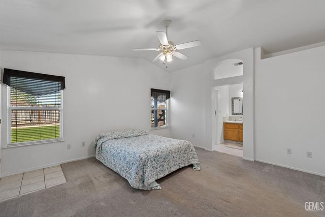 8512 Shoal Court, Bakersfield, CA 93312