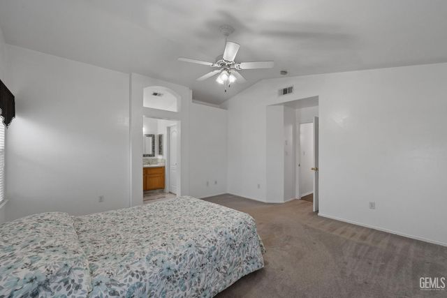 8512 Shoal Court, Bakersfield, CA 93312