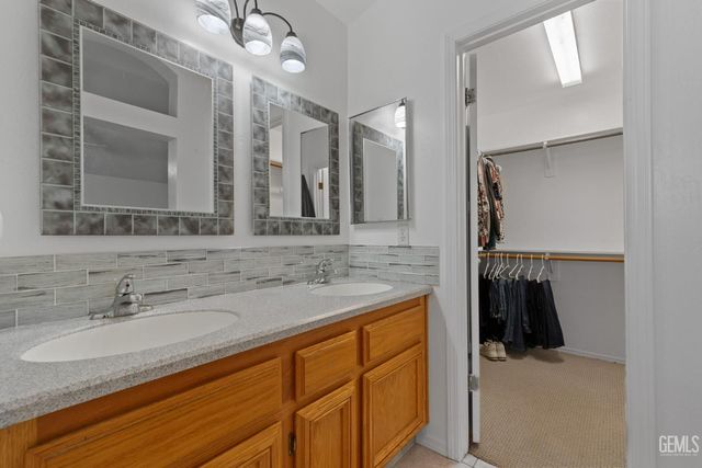 8512 Shoal Court, Bakersfield, CA 93312