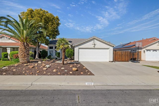 8512 Shoal Court, Bakersfield, CA 93312