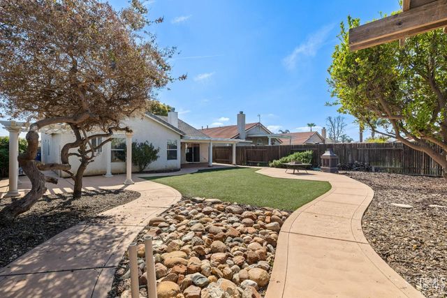 8512 Shoal Court, Bakersfield, CA 93312