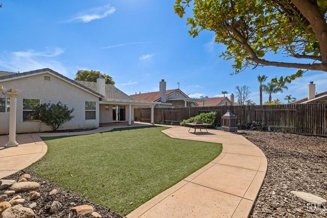 8512 Shoal Court, Bakersfield, CA 93312