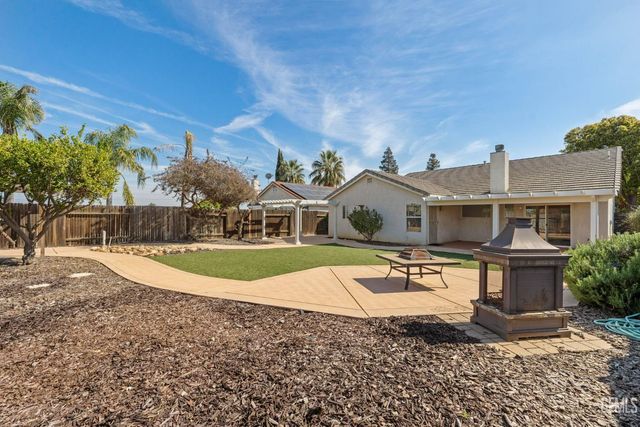 8512 Shoal Court, Bakersfield, CA 93312