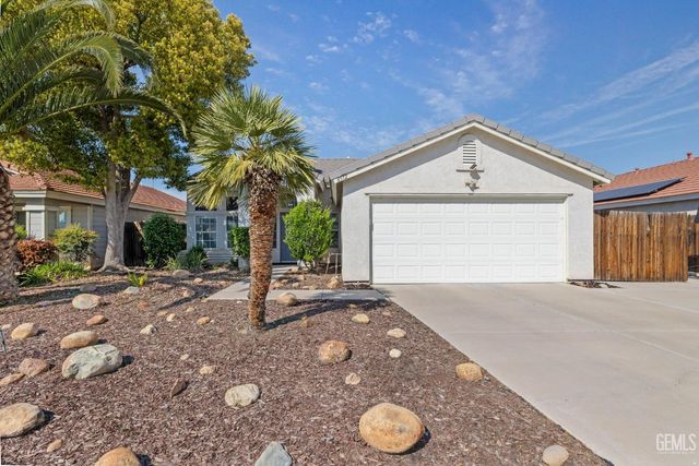 8512 Shoal Court, Bakersfield, CA 93312