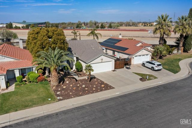 8512 Shoal Court, Bakersfield, CA 93312