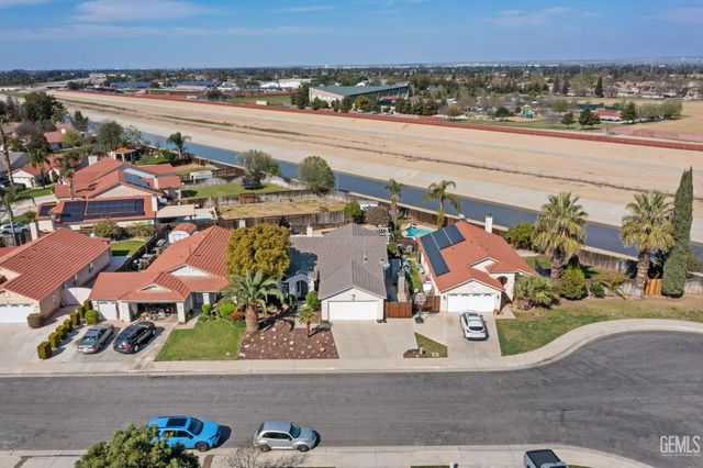 8512 Shoal Court, Bakersfield, CA 93312