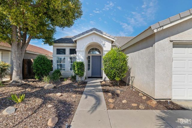 8512 Shoal Court, Bakersfield, CA 93312