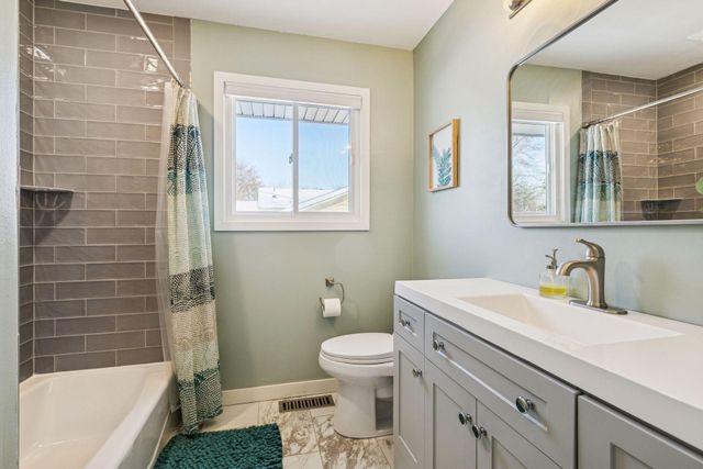 907 132nd Lane NE, Blaine, MN 55434