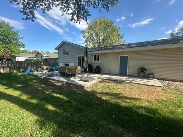 907 132nd Lane NE, Blaine, MN 55434