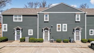 911 W 41st Place 911, Kansas City, MO 64111