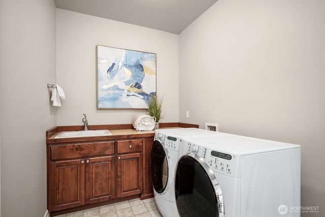 2098 211th Place SE, Sammamish, WA 98075