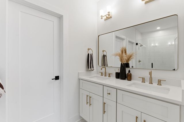 2235 Cruzen St, Nashville, TN 37211