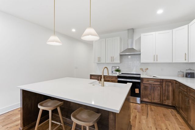 2235 Cruzen St, Nashville, TN 37211