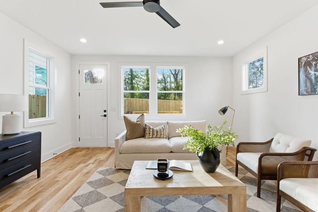 2235 Cruzen St, Nashville, TN 37211