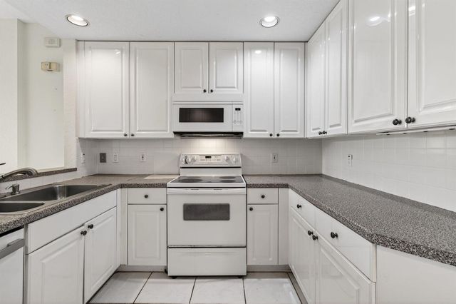 12468 Crystal Pointe Drive 102, Boynton Beach, FL 33437