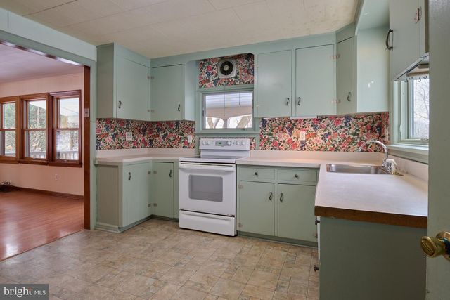 320 LOOP RD, Boalsburg, PA 16827