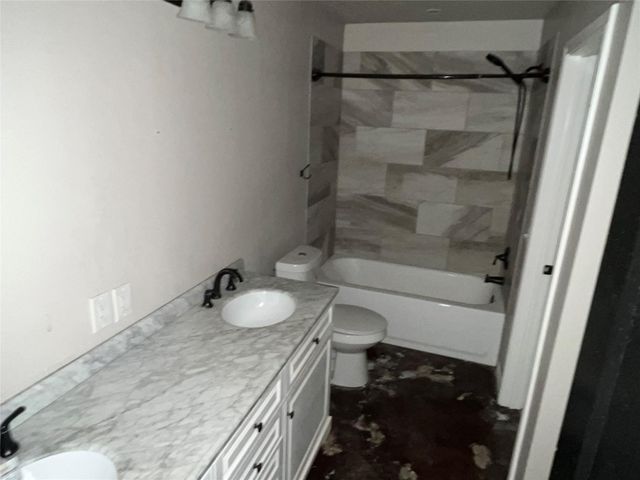 109 Buffalo Trail, Lake Jackson, TX 77566