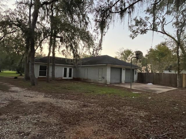 109 Buffalo Trail, Lake Jackson, TX 77566