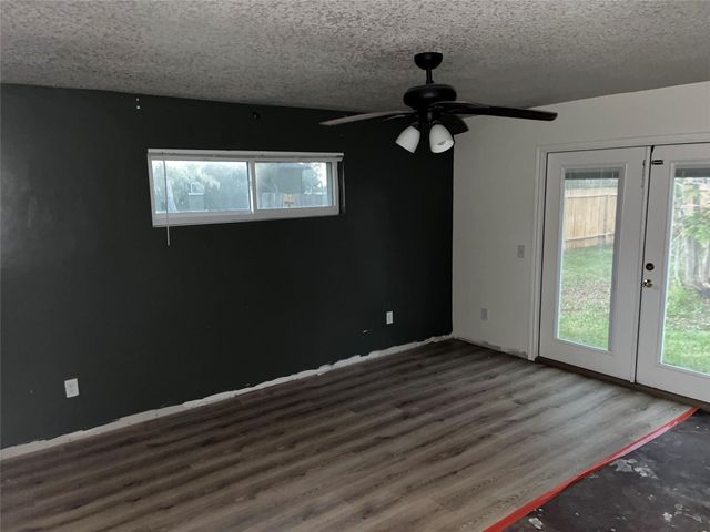 109 Buffalo Trail, Lake Jackson, TX 77566