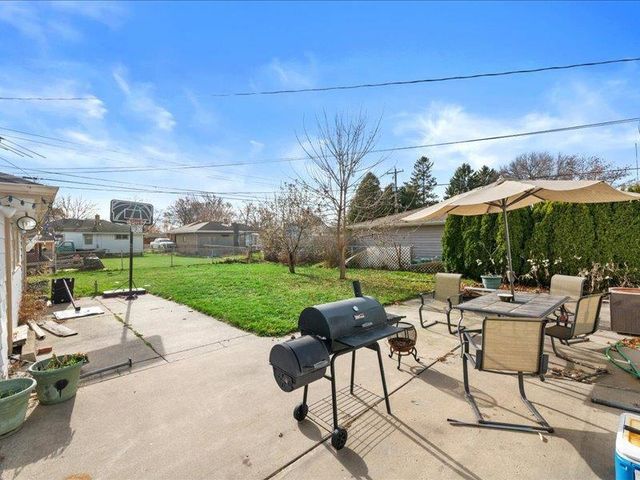 8827 W Lawn Avenue, Milwaukee, WI 53225