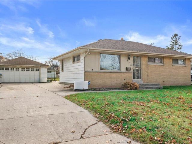 8827 W Lawn Avenue, Milwaukee, WI 53225