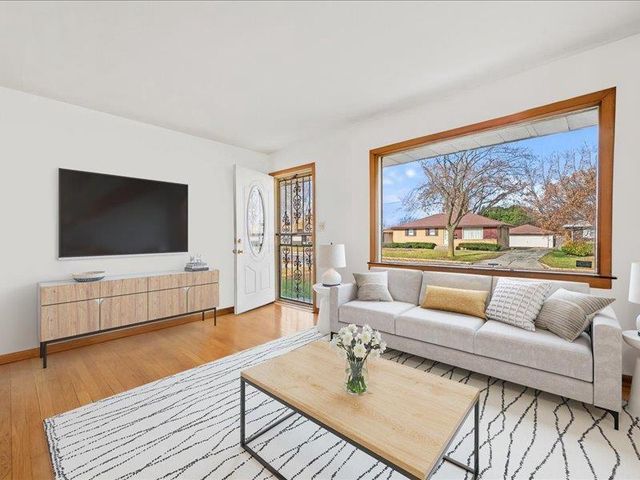 8827 W Lawn Avenue, Milwaukee, WI 53225