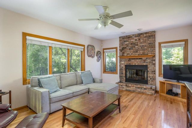 1752 HUNTERS GLEN DRIVE, Oshkosh, WI 54904