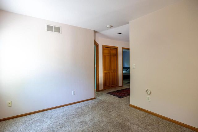 1752 HUNTERS GLEN DRIVE, Oshkosh, WI 54904