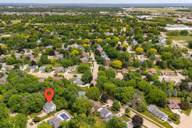 1752 HUNTERS GLEN DRIVE, Oshkosh, WI 54904