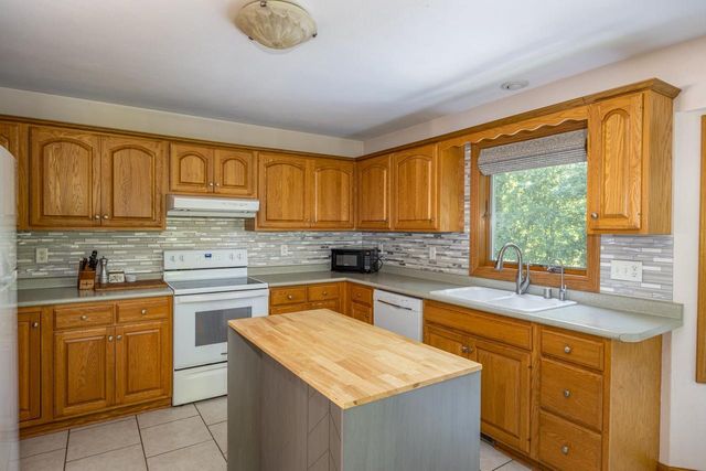 1752 HUNTERS GLEN DRIVE, Oshkosh, WI 54904