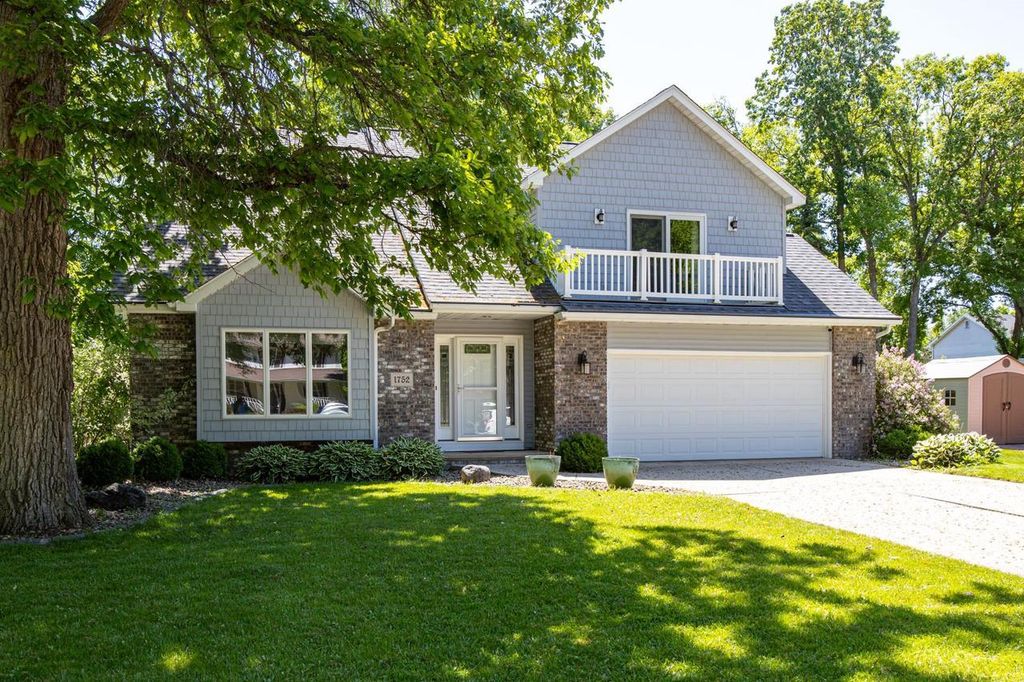1752 HUNTERS GLEN DRIVE, Oshkosh, WI 54904