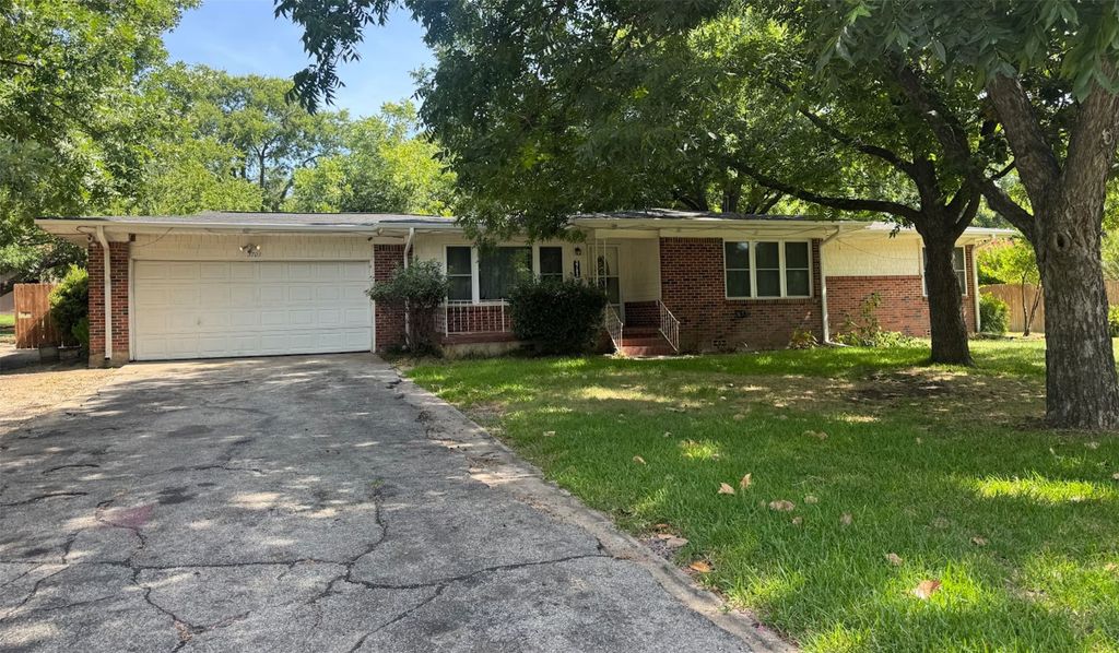 3703 Pecan Park Drive, Weatherford, TX 76087