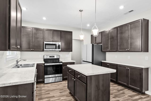 367 Birchwood Dr, Shepherdsville, KY 40165