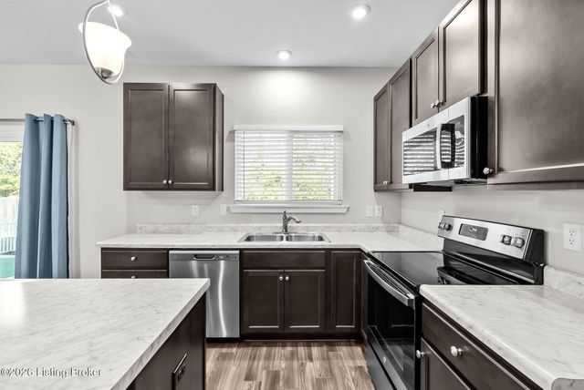 367 Birchwood Dr, Shepherdsville, KY 40165