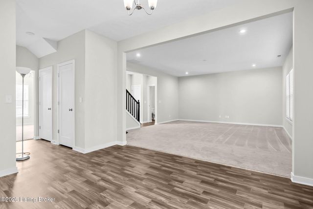 367 Birchwood Dr, Shepherdsville, KY 40165