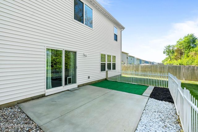 367 Birchwood Dr, Shepherdsville, KY 40165