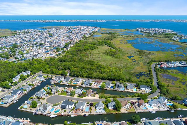20 Meadow Point Drive, Brick, NJ 08723