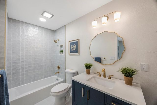 5020 15TH AVENUE N, St Petersburg, FL 33710