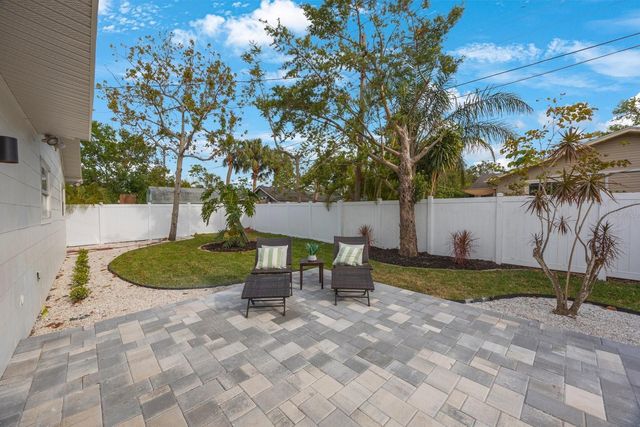 5020 15TH AVENUE N, St Petersburg, FL 33710