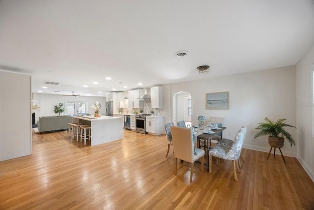 5020 15TH AVENUE N, St Petersburg, FL 33710
