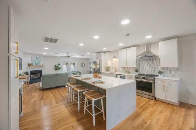 5020 15TH AVENUE N, St Petersburg, FL 33710