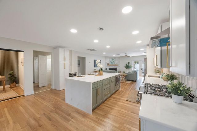 5020 15TH AVENUE N, St Petersburg, FL 33710