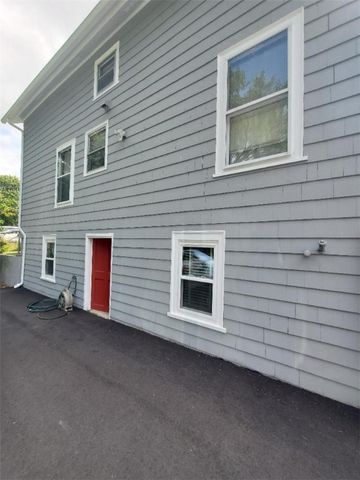 117 Farnum Pike, Smithfield, RI 02917