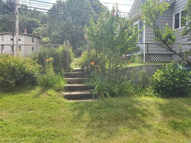 117 Farnum Pike, Smithfield, RI 02917